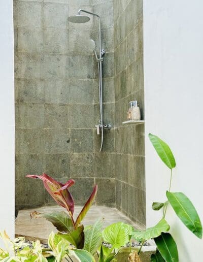 AlorTanapiDiveResort Deluxebungalow outdoorshower