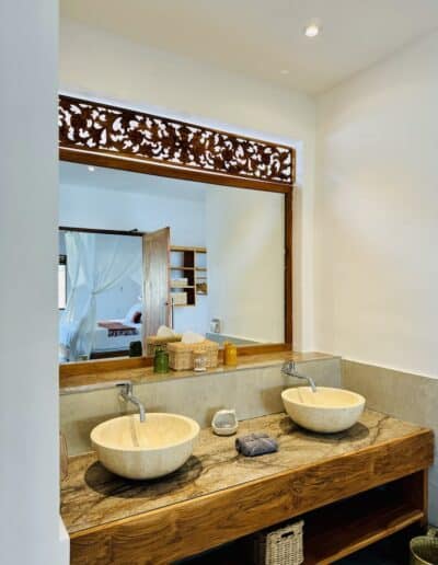 Alortanapidiveresort deluxebungalow vanity2